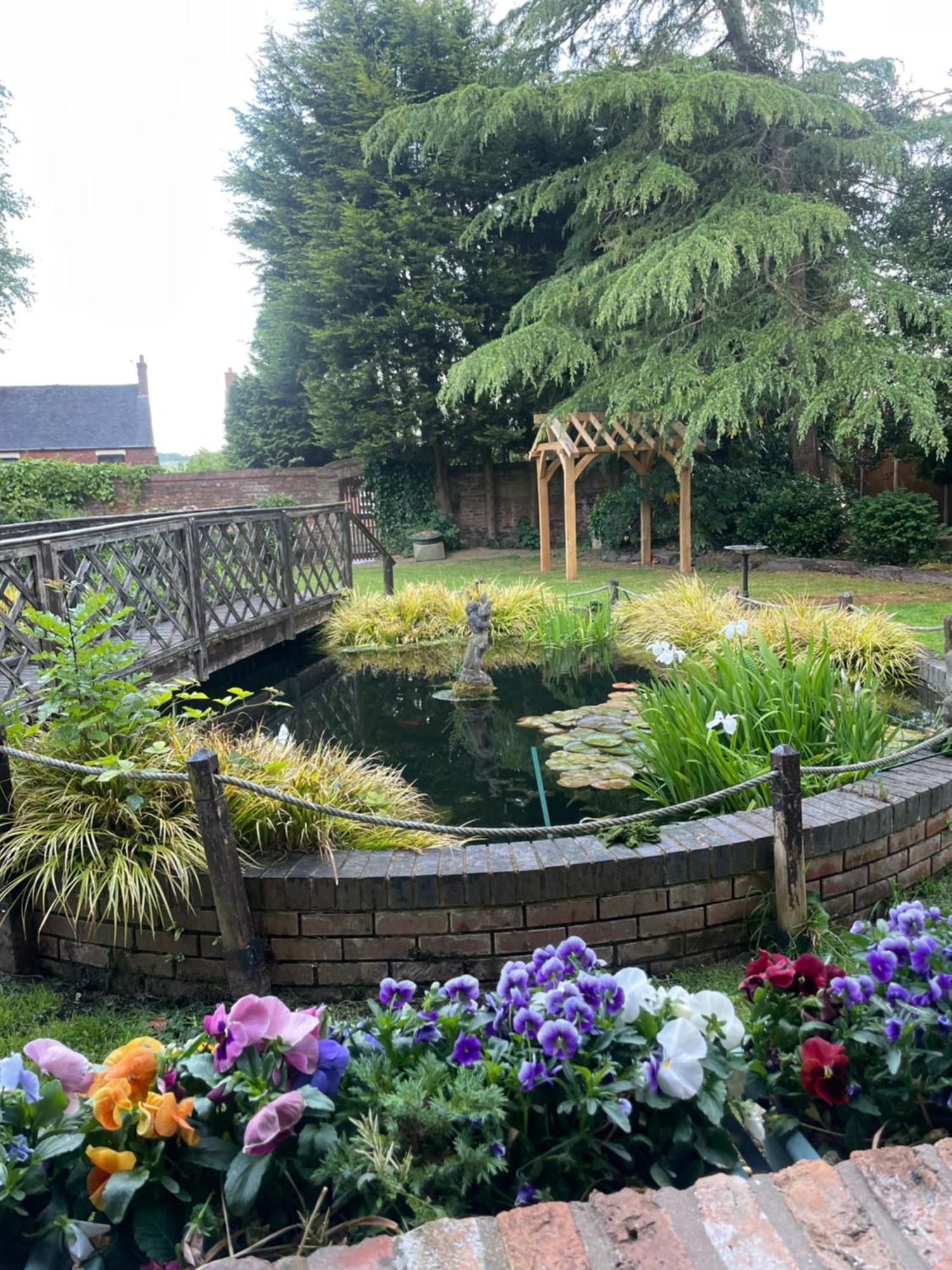 The Manor Guest House Cheadle  Exterior photo