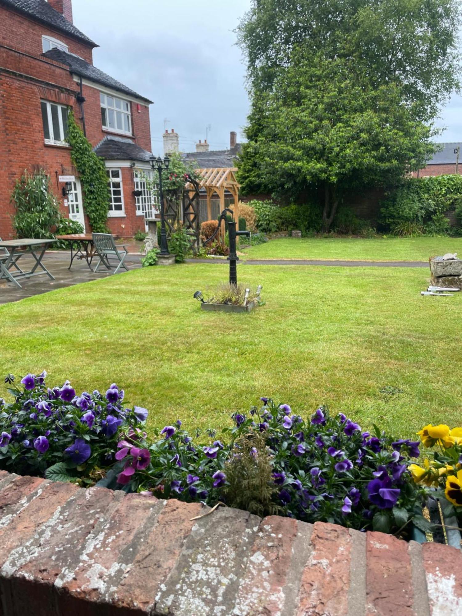 The Manor Guest House Cheadle  Exterior photo